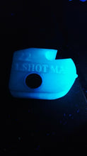 Lade das Bild in den Galerie-Viewer, Glow in the Dark 1 Shot Magazine Fits .22 BSA GAMO PHOX Air Rifle Gun
